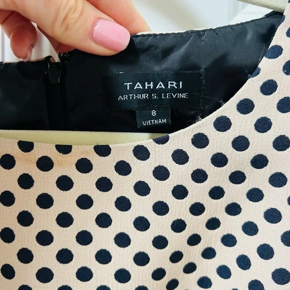 Like new stunning Tahari sleeveless dress in cream and black size 8 - Picture 3 of 8